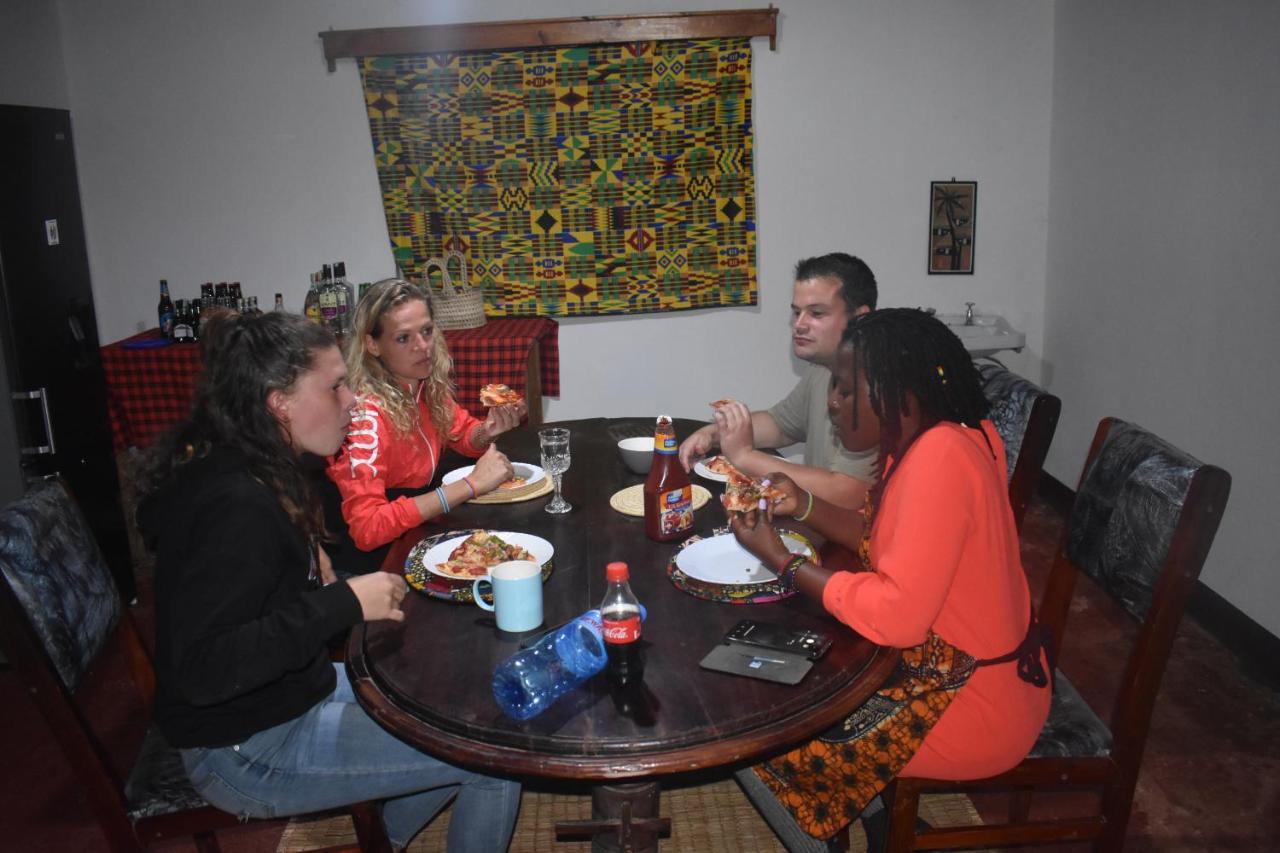 Emmy'S Backpackers Hostel อิริงกา ภายนอก รูปภาพ