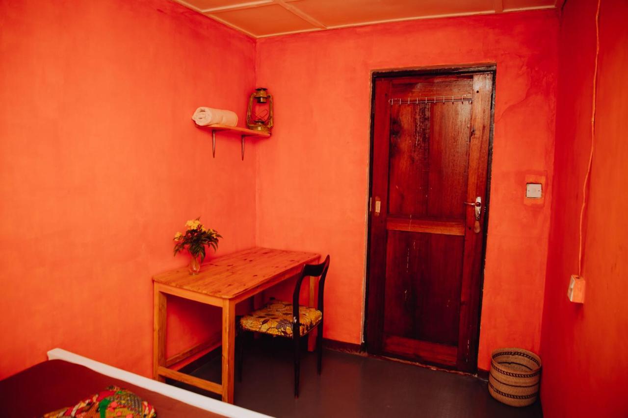 Emmy'S Backpackers Hostel อิริงกา ภายนอก รูปภาพ